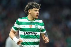 Maxi Araújo é imagem de comprometimento pela esquetda - Foto: IMAGO