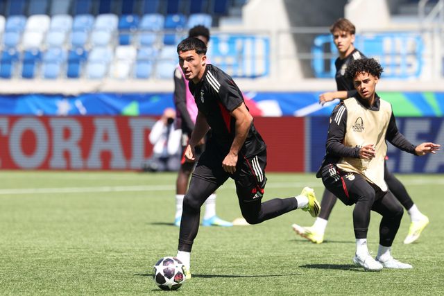 Tiago Freitas com a bola controlada - Foto: SL Benfica