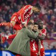 Jogadores do Bayern a festejar o apuramento para as meias-finais da Champions