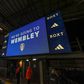 Leeds goleia Norwich e está a caminho de Wembley
