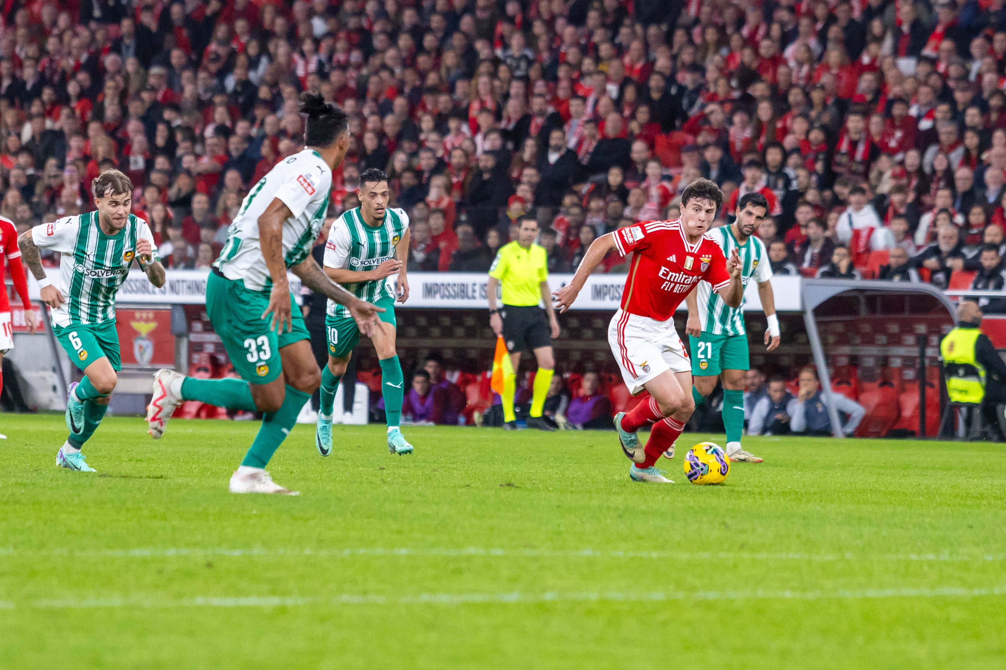 Rio Ave-Benfica: fechar a época nos Arcos em busca do triunfo