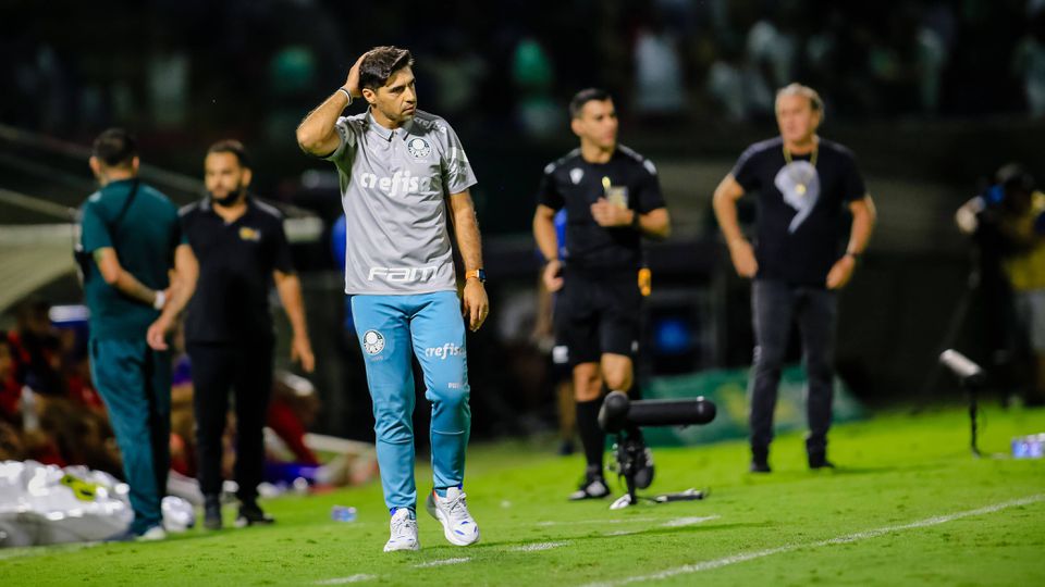 Abel comenta suspensão do Brasileirão: «Às vezes é melhor ficar calado...»