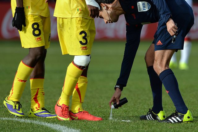 Inventor do 'spray' dos jogos de futebol aplaude condenação da FIFA