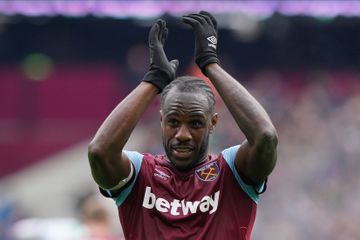 West Ham esclarece estado de saúde de Michail Antonio