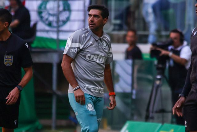 «Já chega de vendas se não vou eu para avançado, que estou bem»