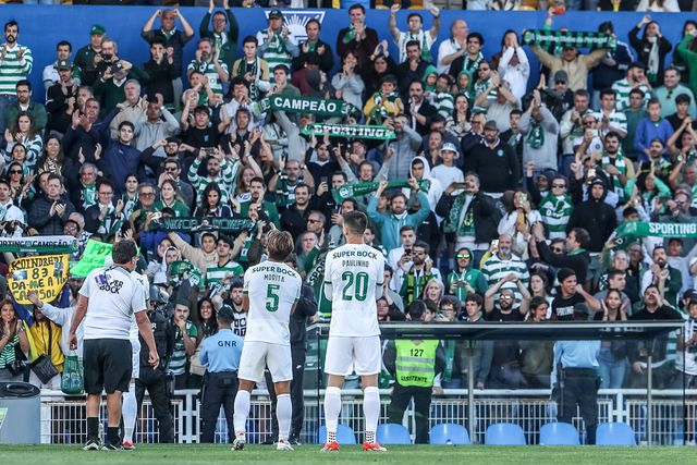 Pirotecnia no Estoril dá multa de 3.190 euros ao Sporting