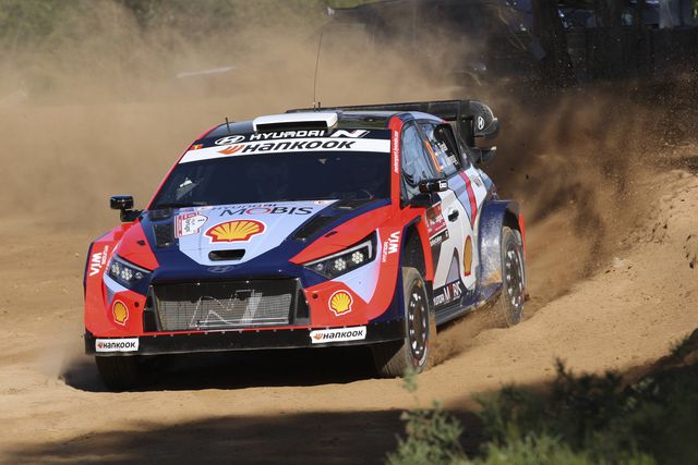 Tanak lidera Rali de Portugal após Arganil