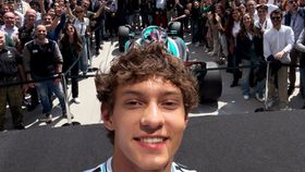 Piloto convidou os colegas de escola para o 'paddock'