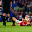 Hojlund no relvado queixoso em jogo do Manchester United