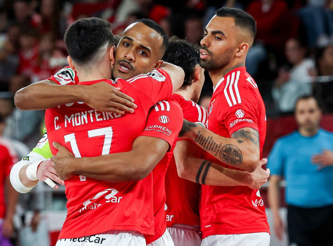 Benfica sofre, mas cumpre ante o Eléctrico e já espreita as meias-finais