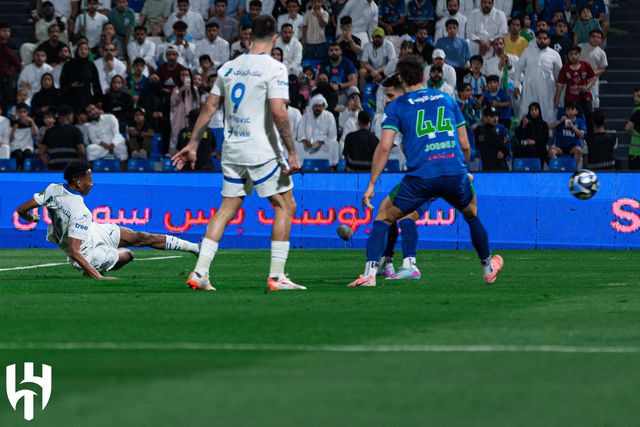 Al Hilal vence graças a reviravolta com golo a acabar