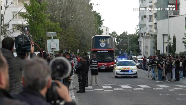 Foi assim a chegada do autocarro do Benfica à Amoreira