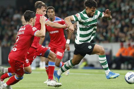 Luis Suárez foi dor de cabeça para a defesa gilista - Foto: António Pedro Santos/Lusa