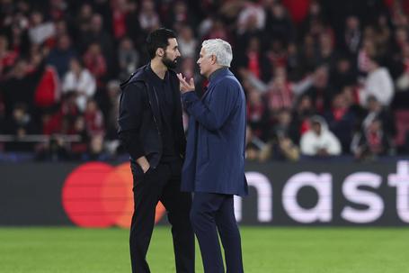 Caminho aberto para Mourinho: Real Madrid oficializa saída de Arbeloa