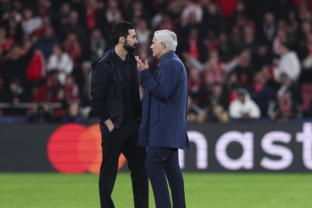 Caminho aberto para Mourinho: Real Madrid oficializa saída de Arbeloa