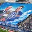 Pinto da Costa e Jorge Costa homenageados ao minuto 2 no Dragão