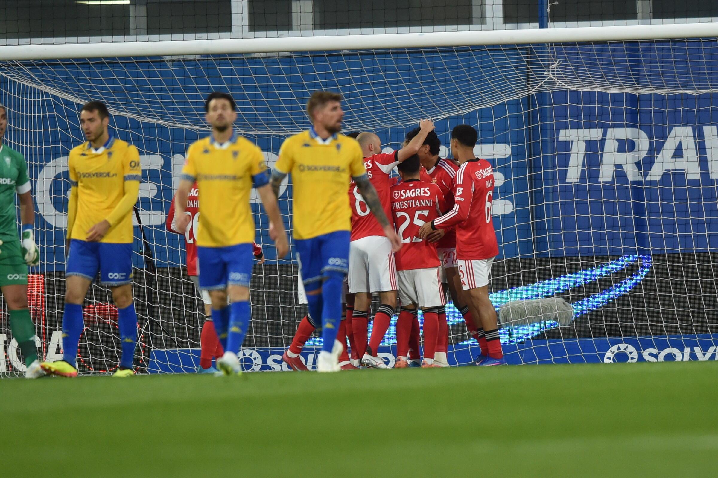 Ríos o primeiro de três golos do Benfica no espaço de nove minutos (Foto: Miguel Nunes)
