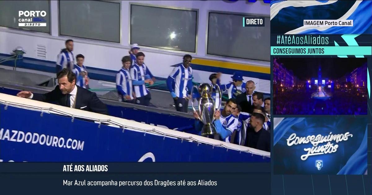 O desembarque dos campeões num mar de fogo na Ribeira