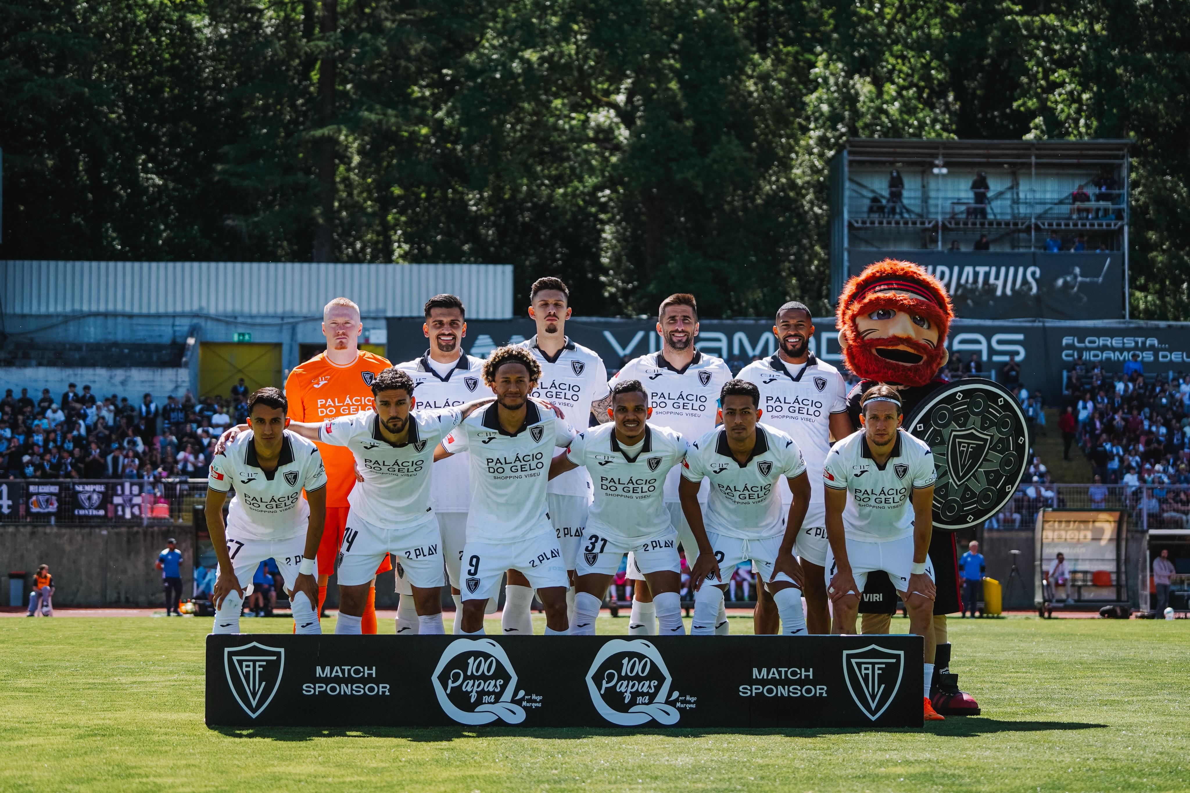 O onze do Académico de Viseu frente ao Sporting B na 34.ª jornada da Liga 2 - FOTO: Académico de Viseu