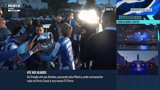 Loucura total entre os jogadores do FC Porto com a taça já a bordo do barco