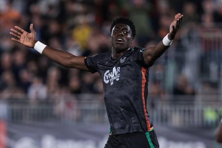 Issa Doumbia, jovem médio do Veneza, que vai subir à Serie A