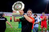 Nandinho com o troféu de campeão (DR)