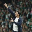 César Peixoto muito interventivo nas indicações à equipa em Alvalade - Foto: António Pedro Santos/Lusa