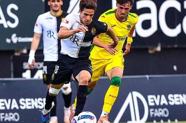 Empate no Farense-Paços da última semana (1-1) adiou as decisões para a derradeira jornada - Foto: LIGA PORTUGAL