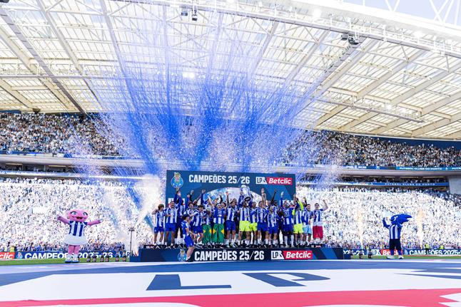 Novo equipamento do FC Porto vai-se 'vestindo'