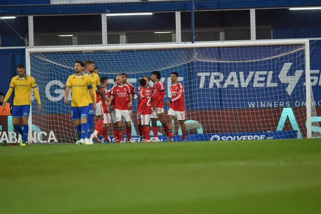 Estoril-Benfica: águias vencem, mas ficam sem Champions