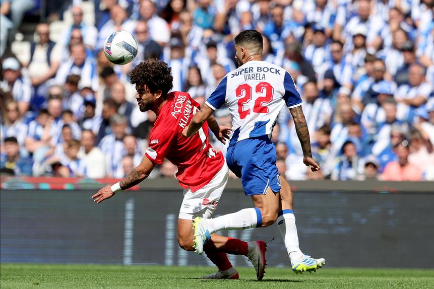 Klismahn e Alan Varela durante o FC Porto-Santa Clara, 2025/16: FOTO - Catarina Morais/Kapta+