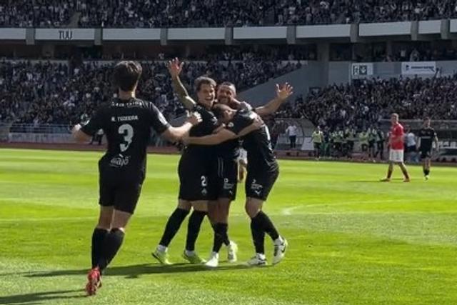 Baixinho fez o 2-0 aos 25 minutos e ajudou a catapultar a Académica de volta à Liga 2 (canal 11)