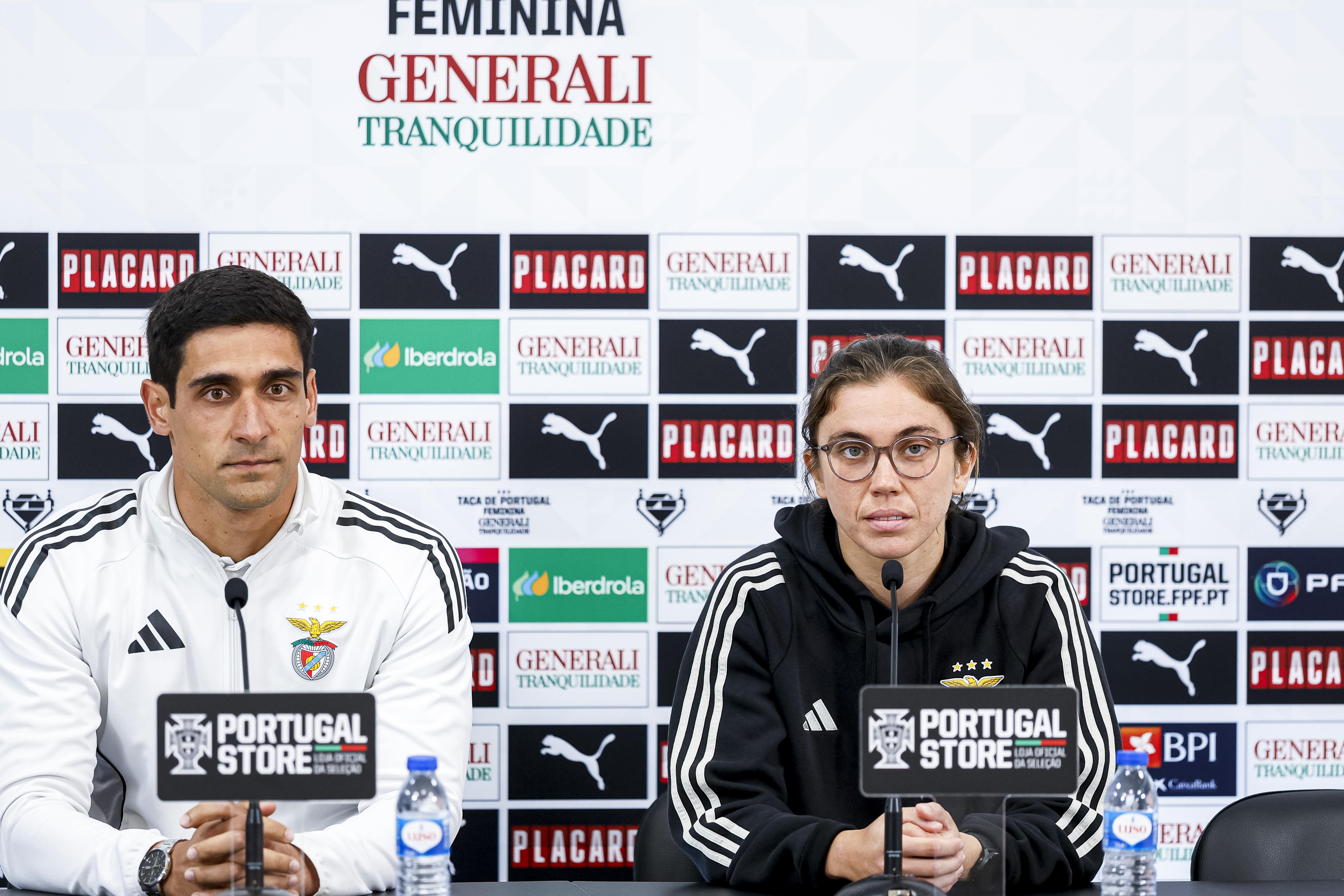 Ivan Baptista treinador e Pauleta jogadora do Benfica
