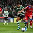 Zé carlos em luta com Luis Suárez - Foto: IMAGO