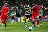 Zé carlos em luta com Luis Suárez - Foto: IMAGO