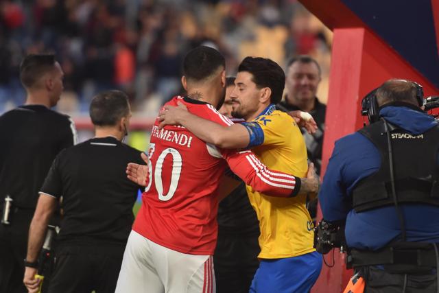 Otamendi e Pizzi foram os capitães