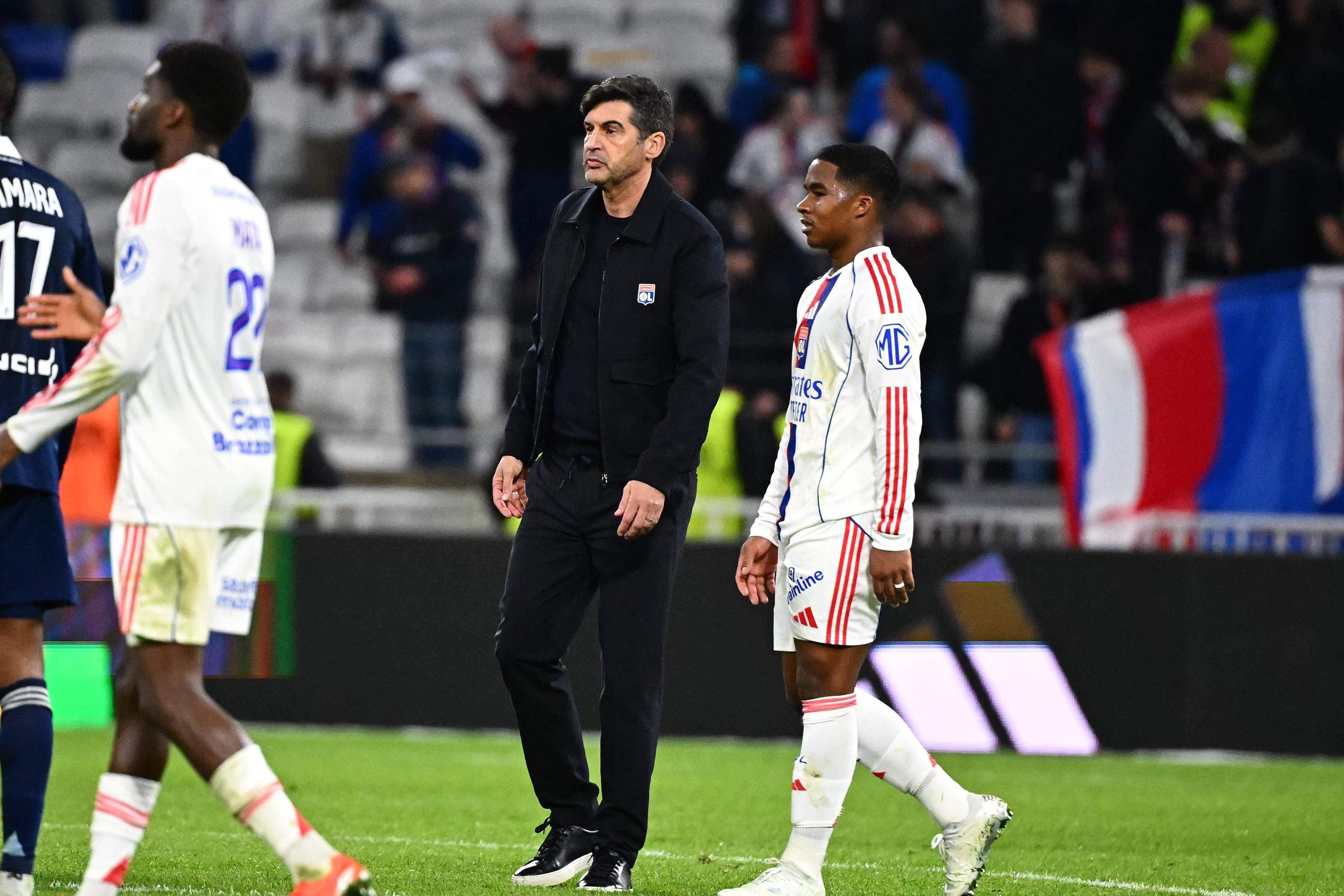 Paulo Fonseca ao lado de Endrick no Lyon