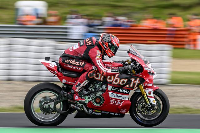 Nicolò Bulega continua a fazer história no Mundial de Superbike