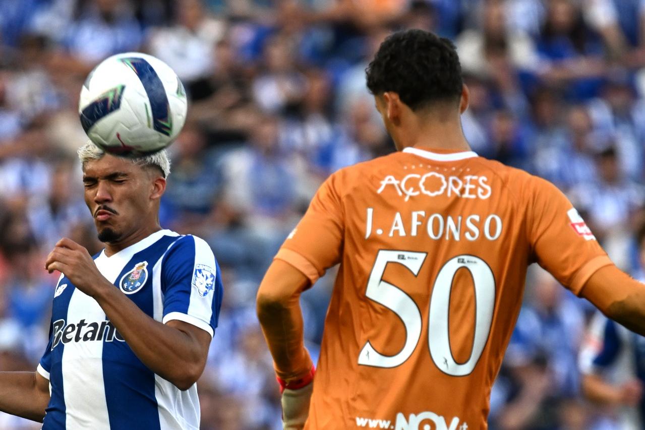 João Afonso, guarda-redes do Santa Clara