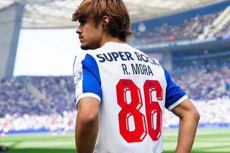 Rodrigo Mora já com a camisola da próxima época - Foto: FC PORTO