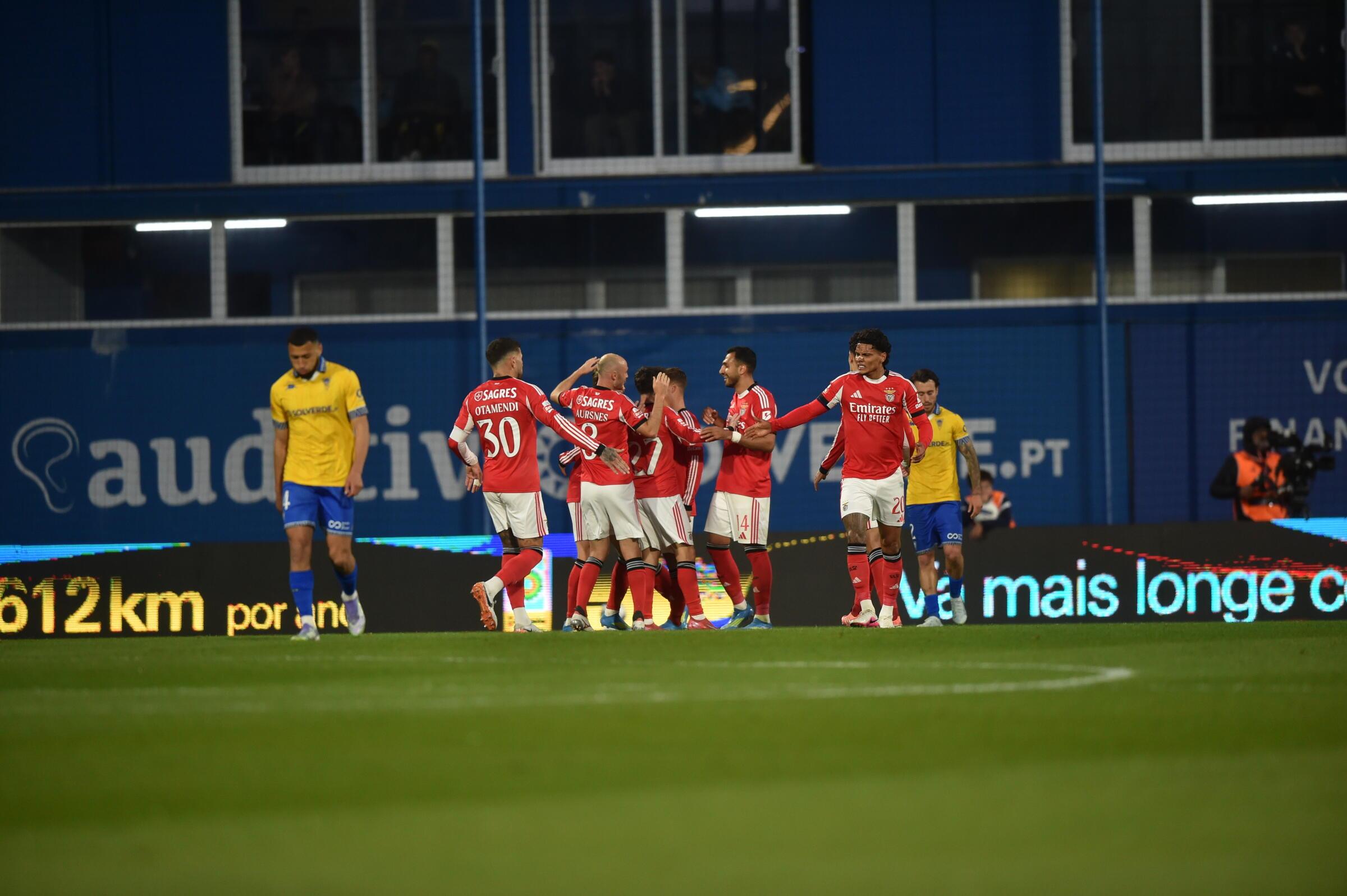 Alexander Bah fez (15') o segundo golo do Benfica (Foto: Miguel Nunes)