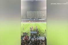 Jogadores de Estoril e Benfica fazem guarda de honra a Pizzi