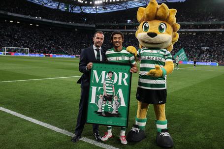 Hidemasa Morita homenageado no Sporting-Gil Vicente da 34.ª jornada da Liga (foto: SCP)