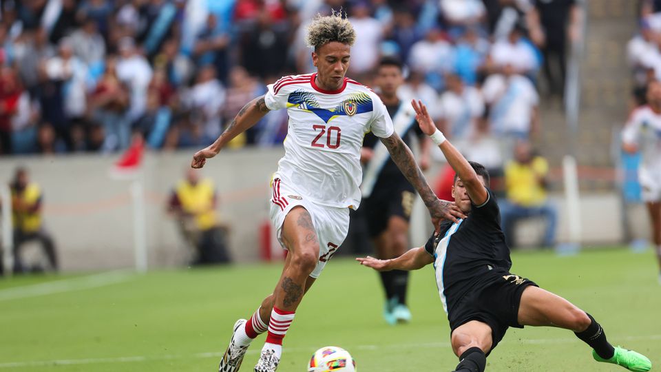 Famalicão: Jhonder Cádiz (também) confirmado na Copa América