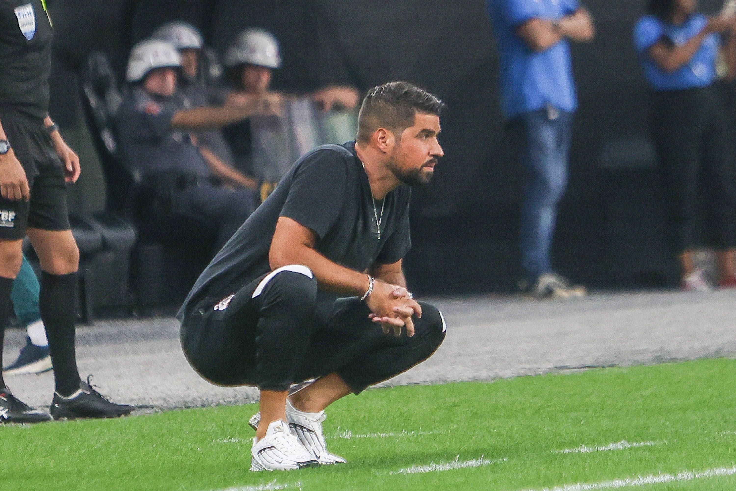 Depois de Luís Castro, António Oliveira é apontado ao Atlético Mineiro