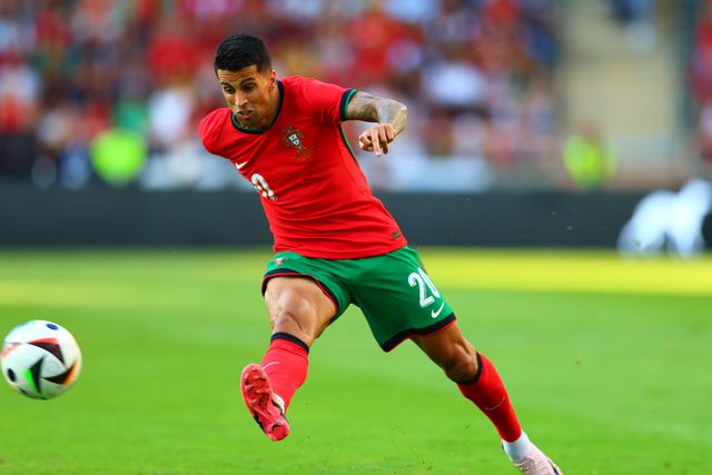 Cancelo admite: «Com três centrais estou muito mais à vontade»