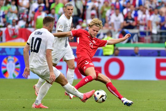 Eslovénia e Dinamarca abrem grupo C com empate