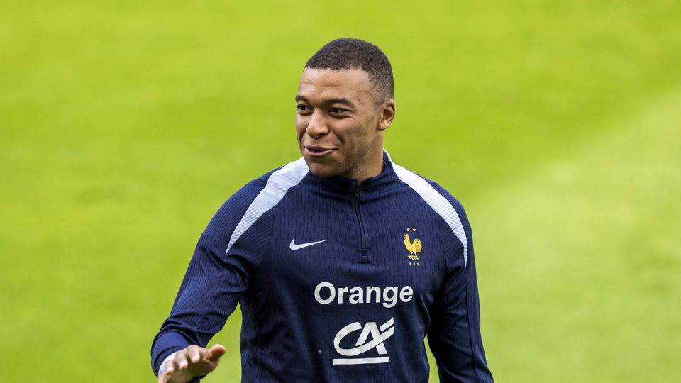 «Mbappé falha alguns golos porque é muito rápido»