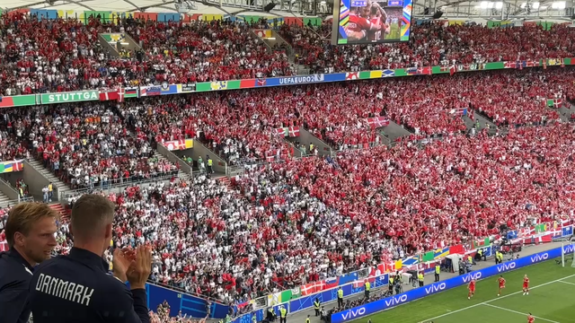 Dinamarqueses vão fazendo a festa