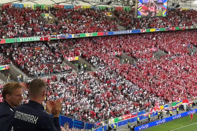 Dinamarqueses vão fazendo a festa